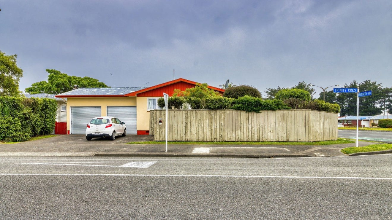 51 Trinity Crescent, Pirimai, Napier - Carousel 2