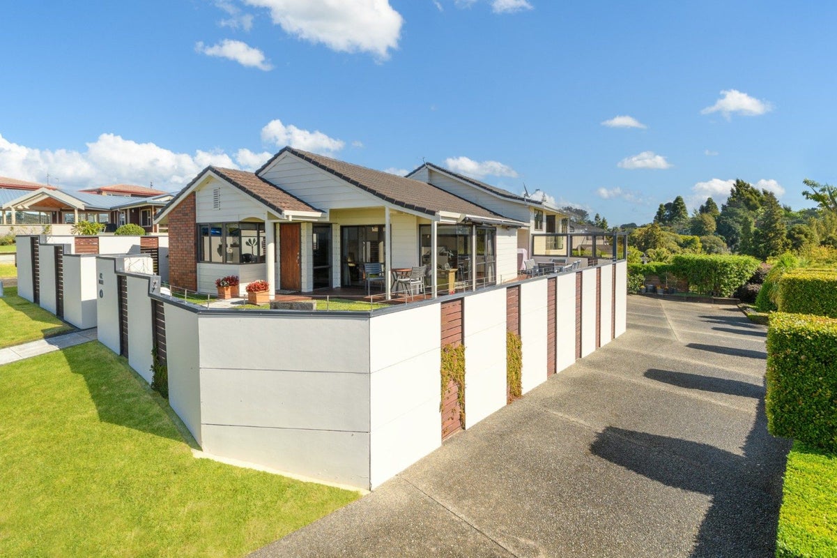 42 Hillcrest Road, Otumoetai, Tauranga - Carousel 1
