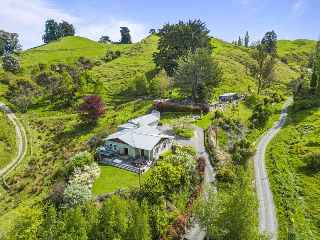 13 Marshall Road, Hunterville - Carousel 1
