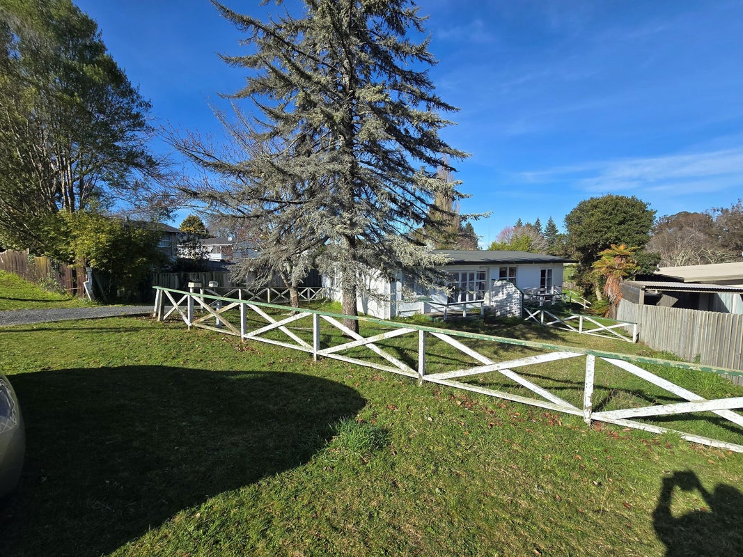 99A Kawaha Point Road, Kawaha Point, Rotorua - Carousel 1