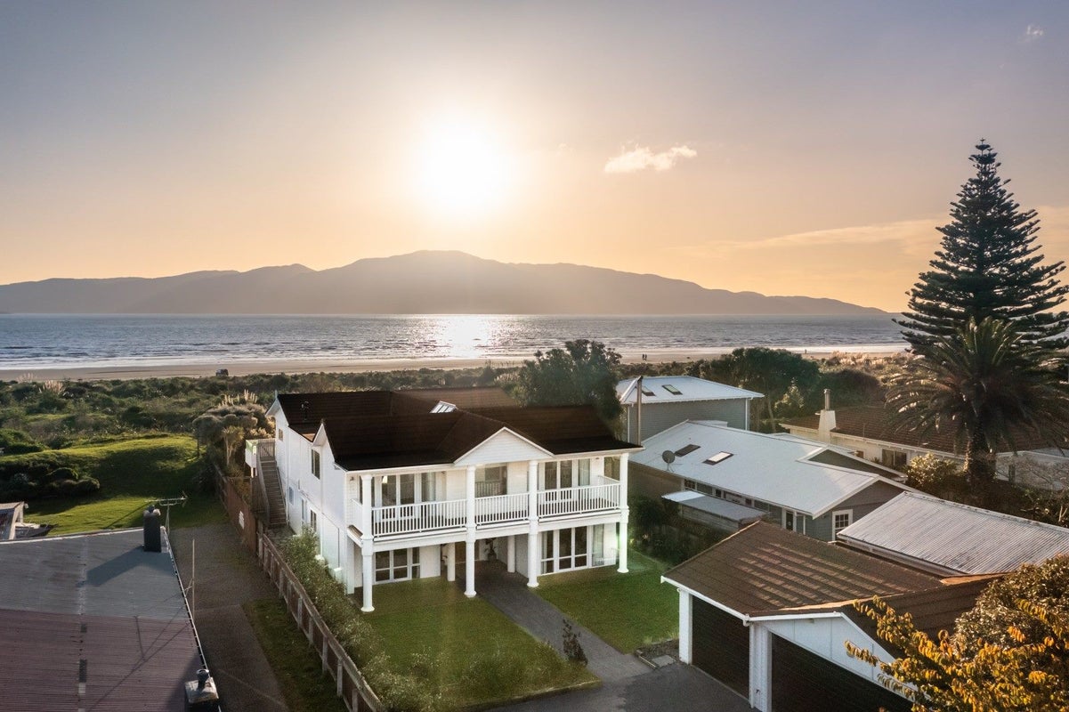 7 Manly Street, Paraparaumu Beach, Paraparaumu - Carousel 1