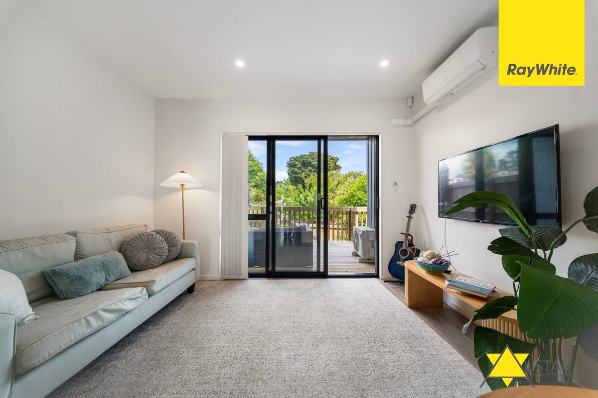 32 Fantail Place, Avondale, Auckland - Carousel 2