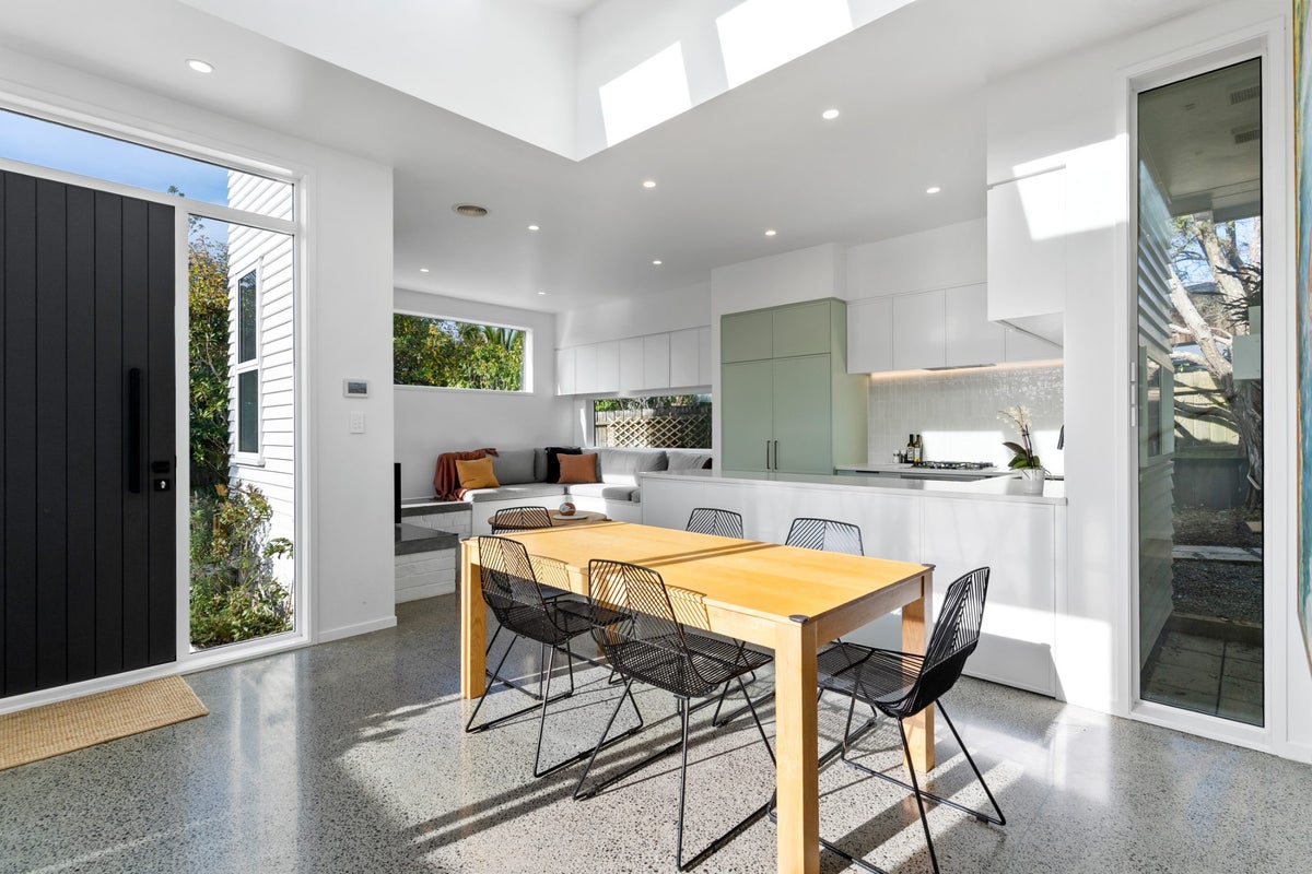 60A Premier AVenue, Point Chevalier, Auckland  - Carousel 2