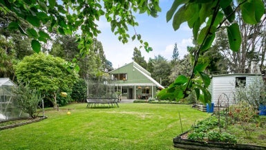 13 Victory Road, Laingholm, Auckland - Carousel 1