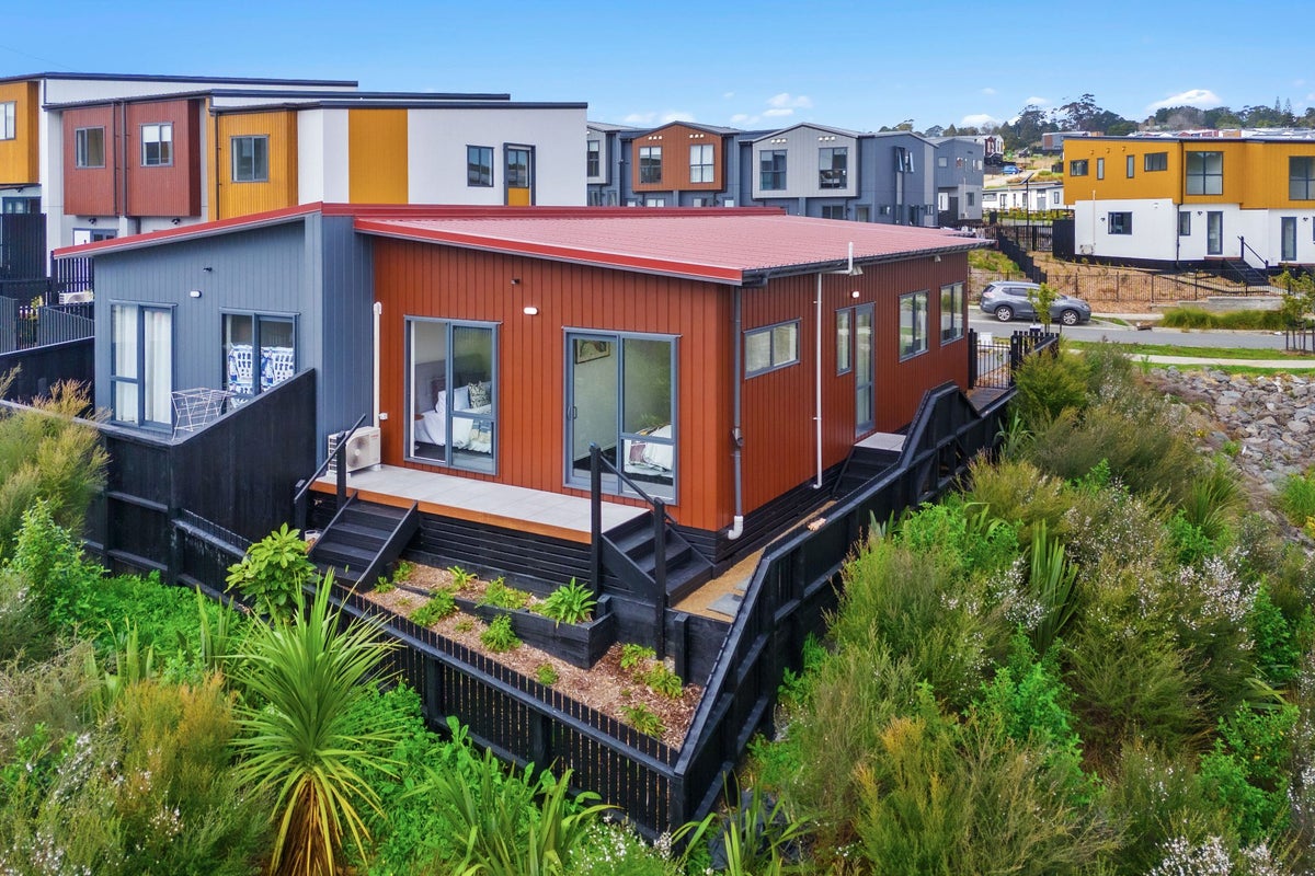 15 Tahere Road, Totara Park, Auckland - Carousel 2