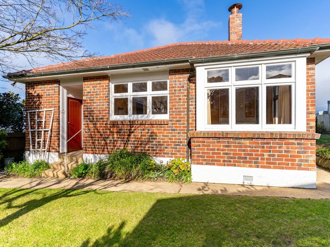 15 Falkirk Street, Dalmore, Dunedin - Carousel 2