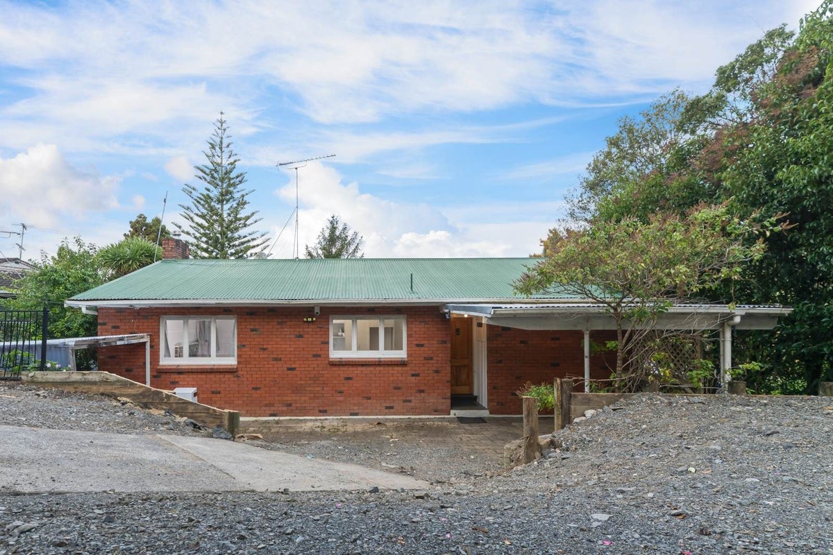 42 West Lynn Road, Titirangi, Auckland - Carousel 2