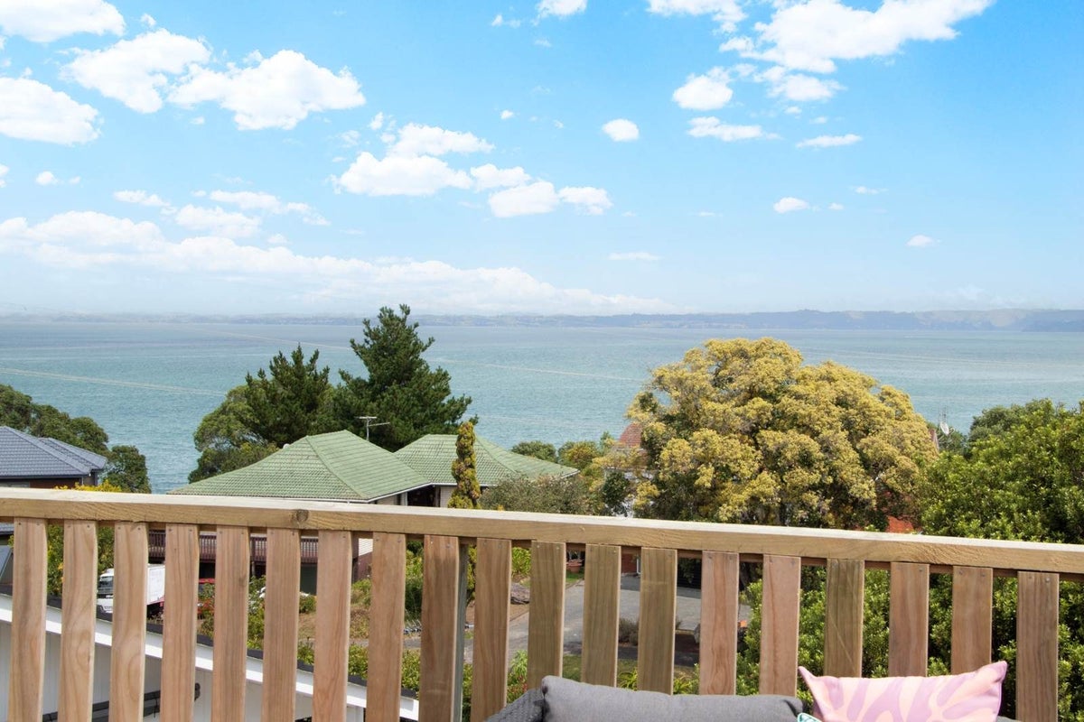 92 Lynbrooke Avenue, Blockhouse Bay, Auckland - Carousel 1
