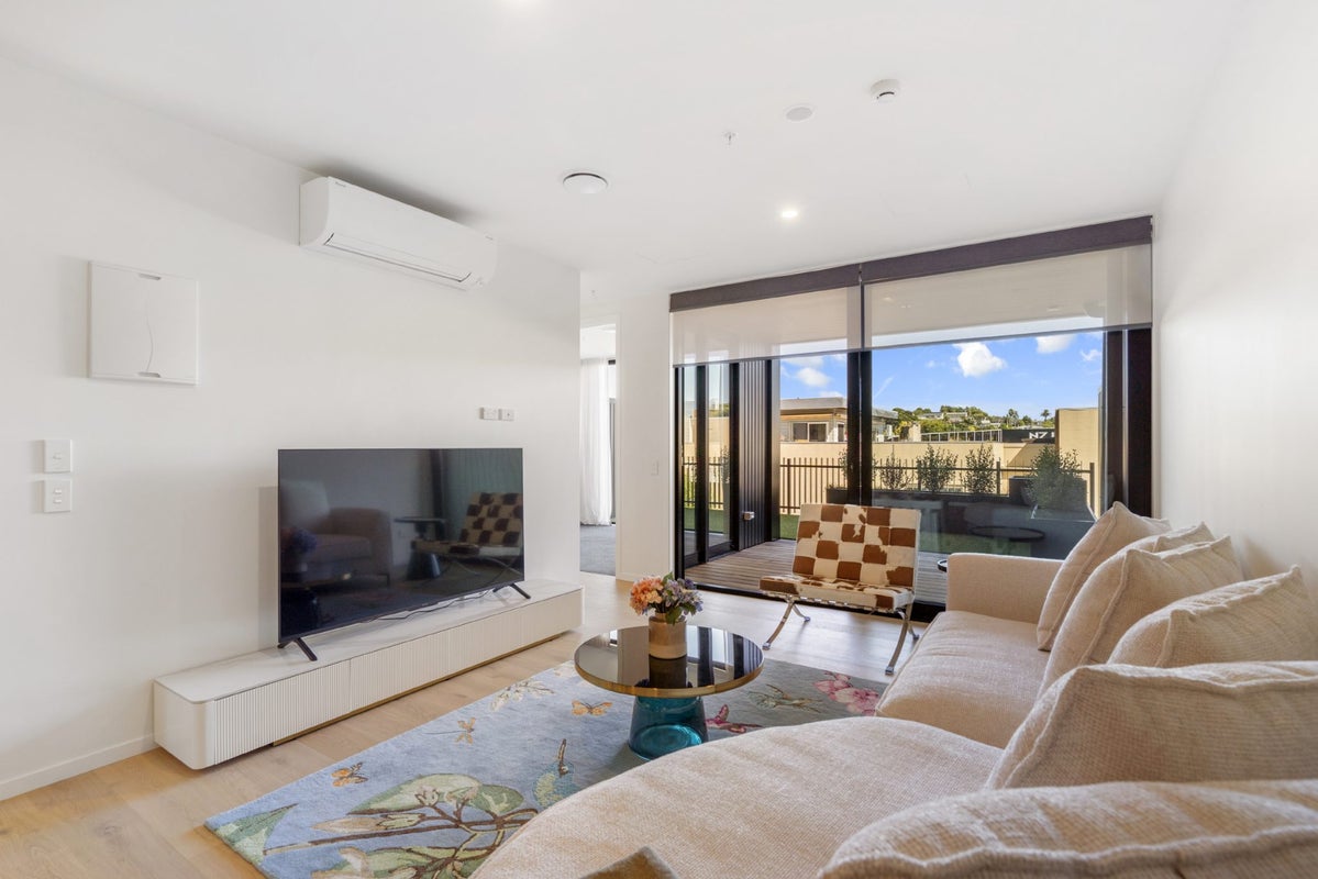 109/32 Anzac Road, Browns Bay, Auckland - Carousel 2