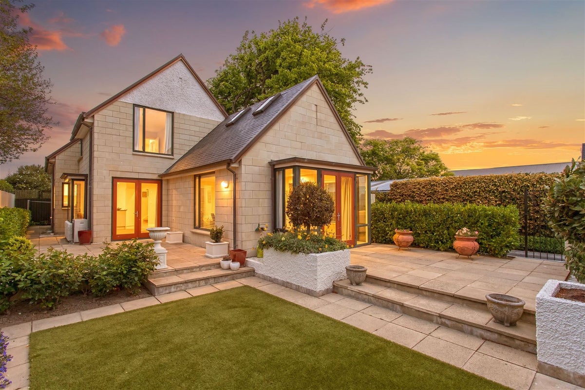 2/124 Leinster Road, Merivale, Christchurch - Carousel 1