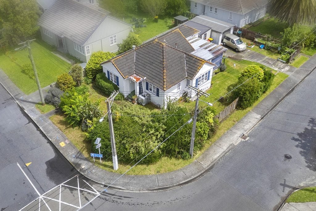 15 Raymond Terrace, Fairfield, Lower Hutt - Carousel 2