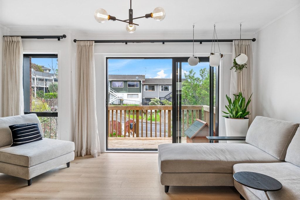 2/1 Forsythe Place, Massey, Auckland - Carousel 2