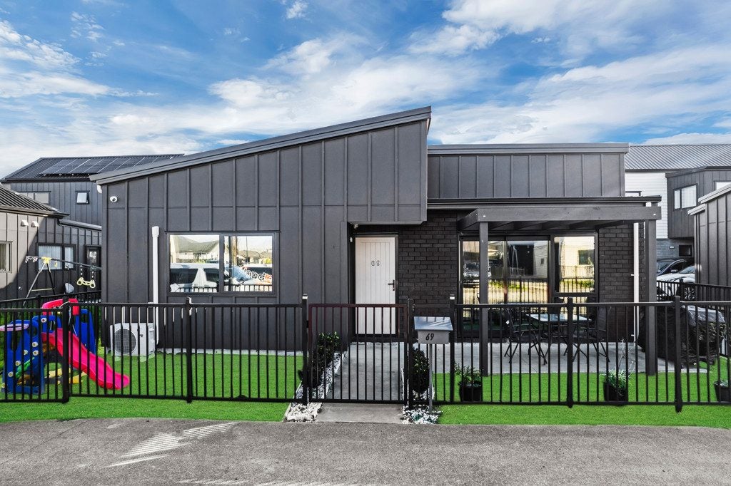 69 Black Beech Crescent, Takanini, Papakura, Auckland - Carousel 1