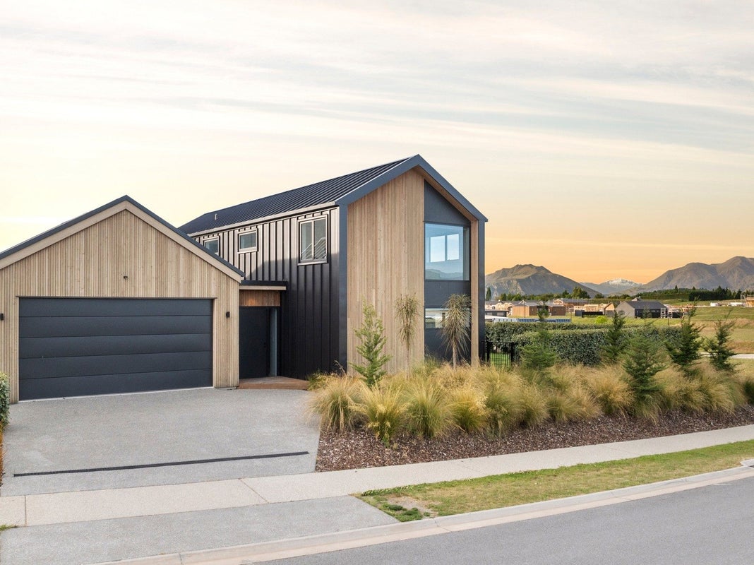 21 Marjon Drive, WANAKA - Carousel 2
