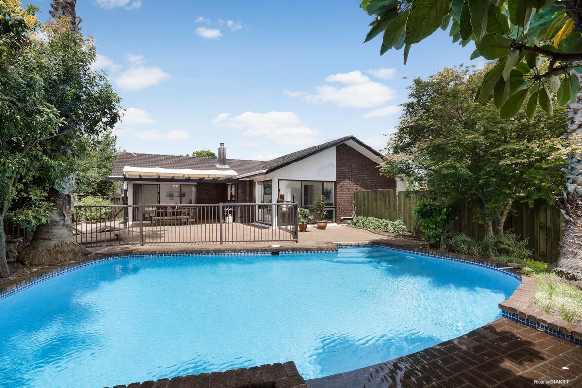 29 Raddock Place, Farm Cove, Auckland - Carousel 1