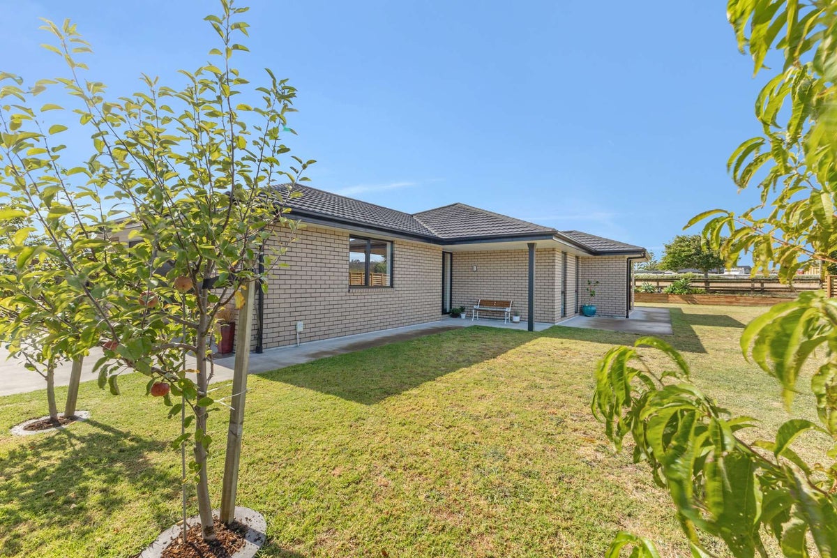 2 Atutahi Street, Hurdon, New Plymouth - Carousel 1