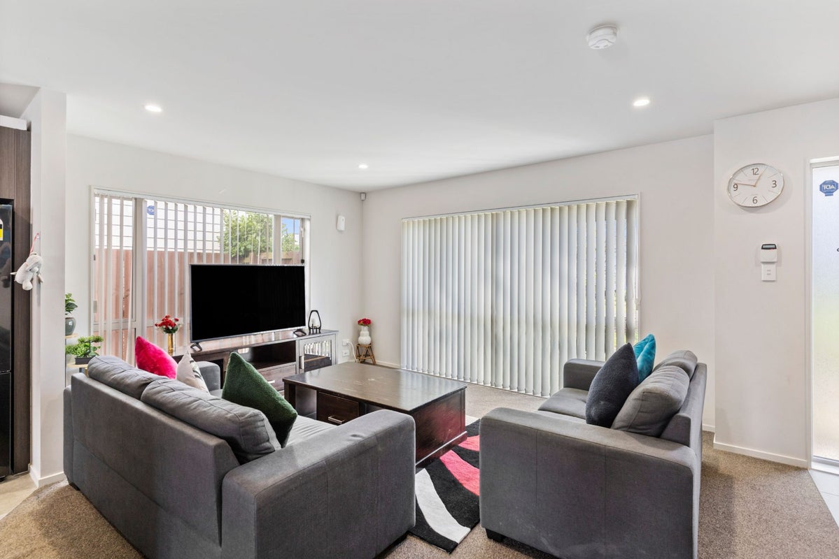 42 Hollowout Street, Takanini, Auckland - Carousel 2