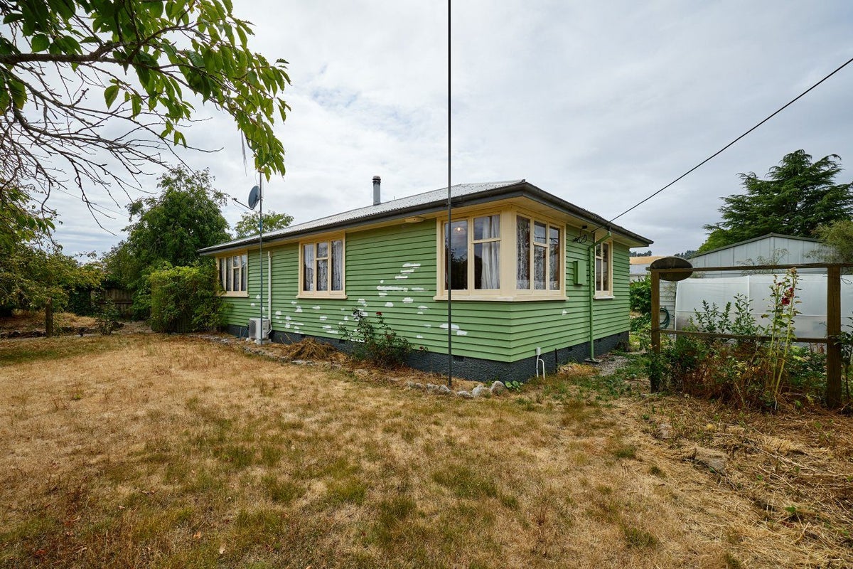 32 Leslie Street, Waiau, Waiau - Carousel 1