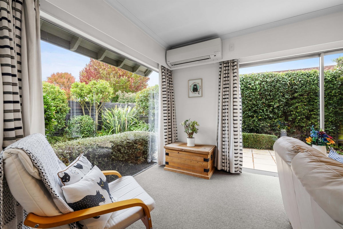 15B Saint Winifreds Place, Bryndwr, Christchurch - Carousel 2