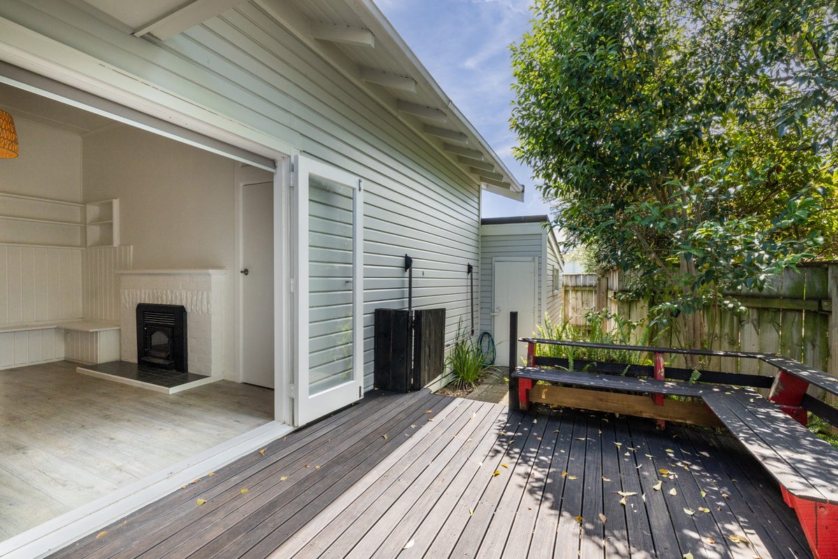 16 Hammond Road, Taradale, Napier - Carousel 1