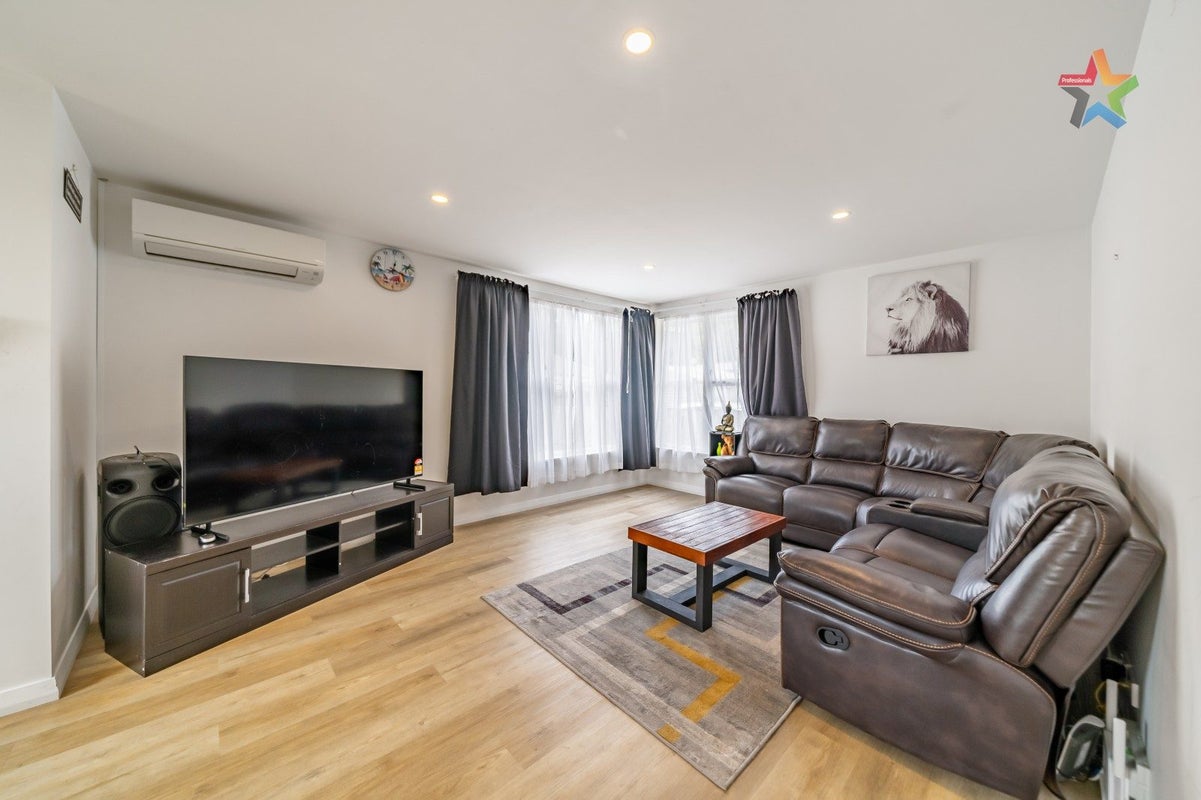 14 Young Grove, Stokes Valley, Lower Hutt - Carousel 1