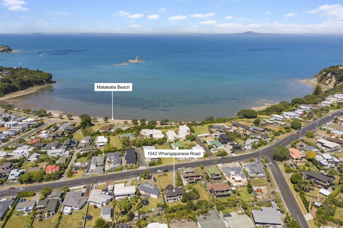 1042 Whangaparaoa Road, Tindalls Beach, Whangaparaoa - Carousel 21