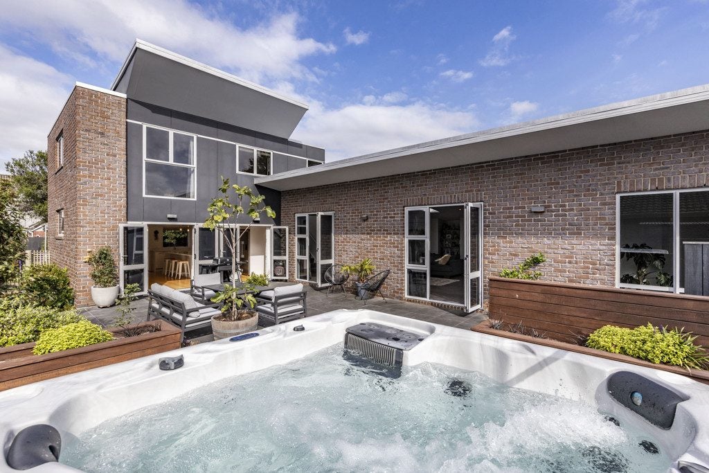 6 Lodge Place, Ilam, Christchurch - Carousel 1