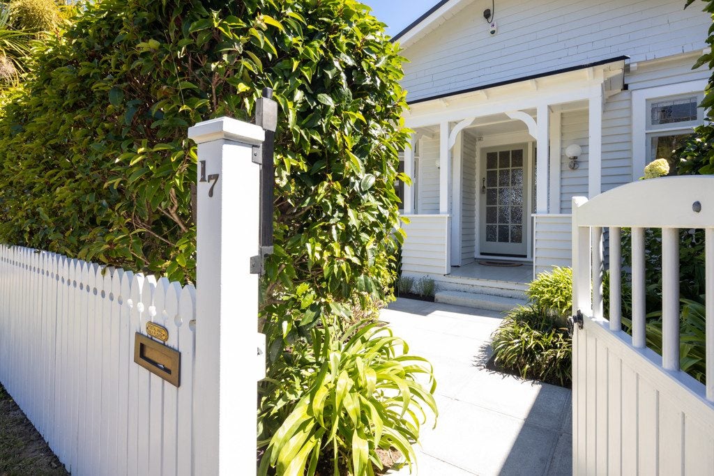 17 Pembroke Road, Northland, Wellington - Carousel 1