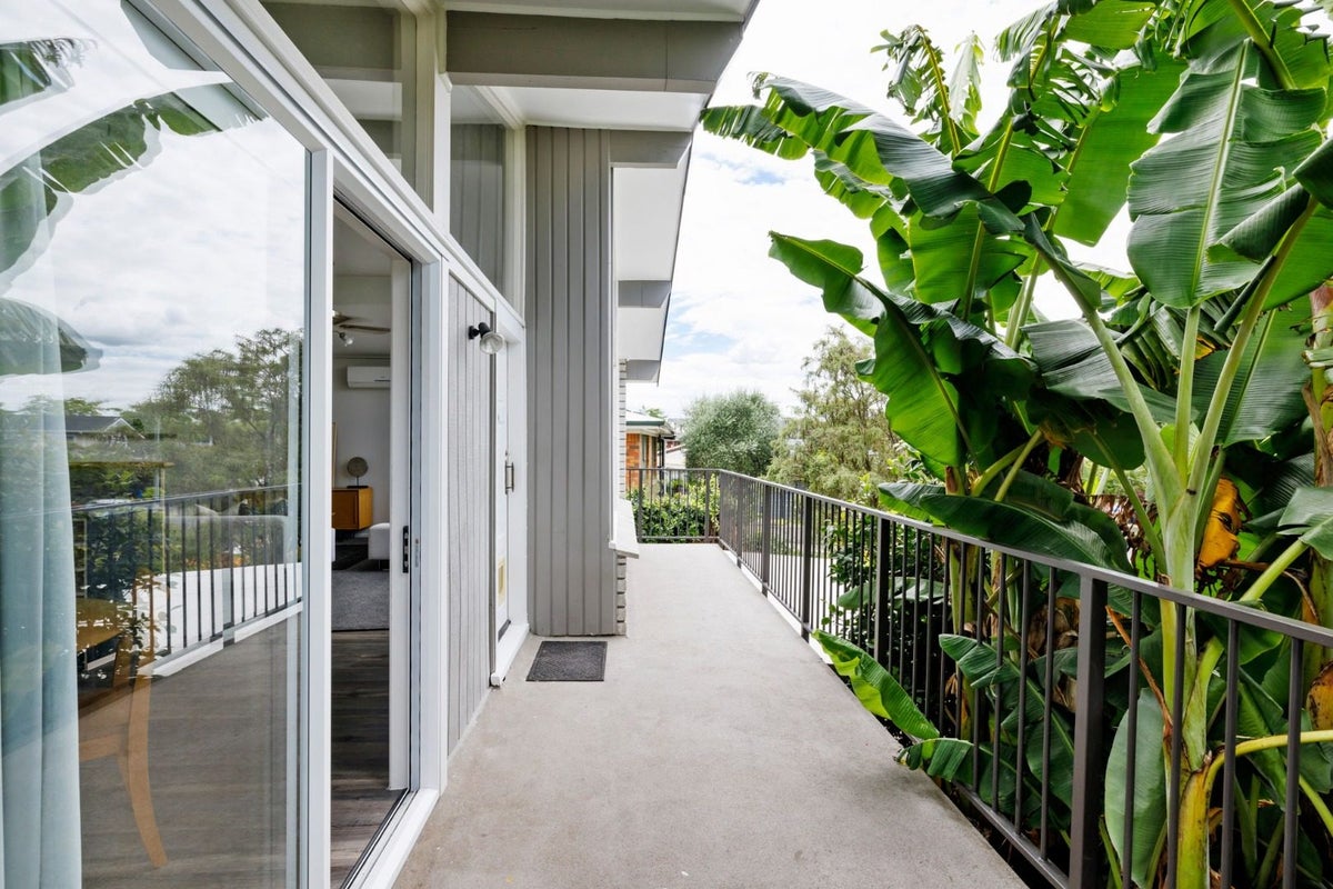 12 Pelorus Street, Glenview, Hamilton - Carousel 1
