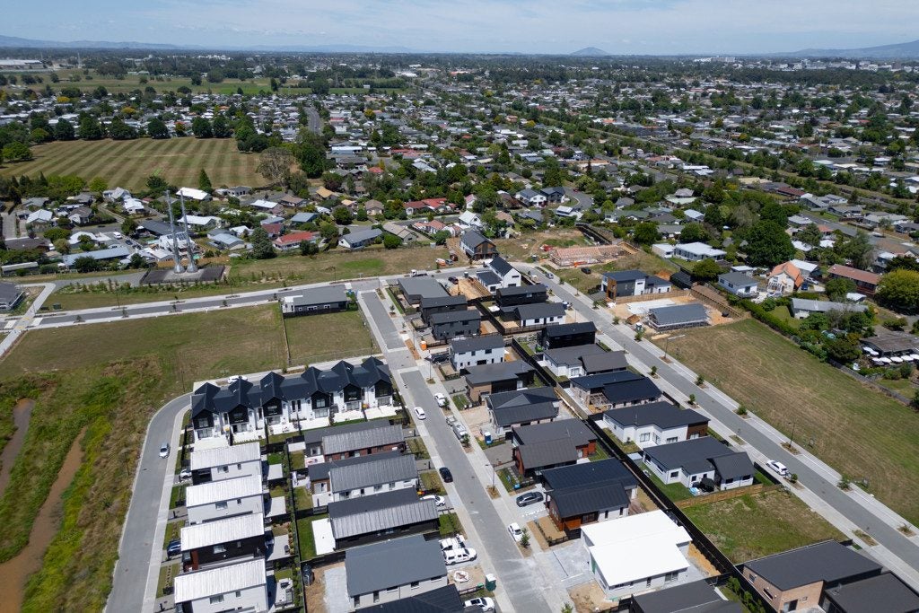 39 Earp Crescent, Chartwell, Hamilton - Carousel 20