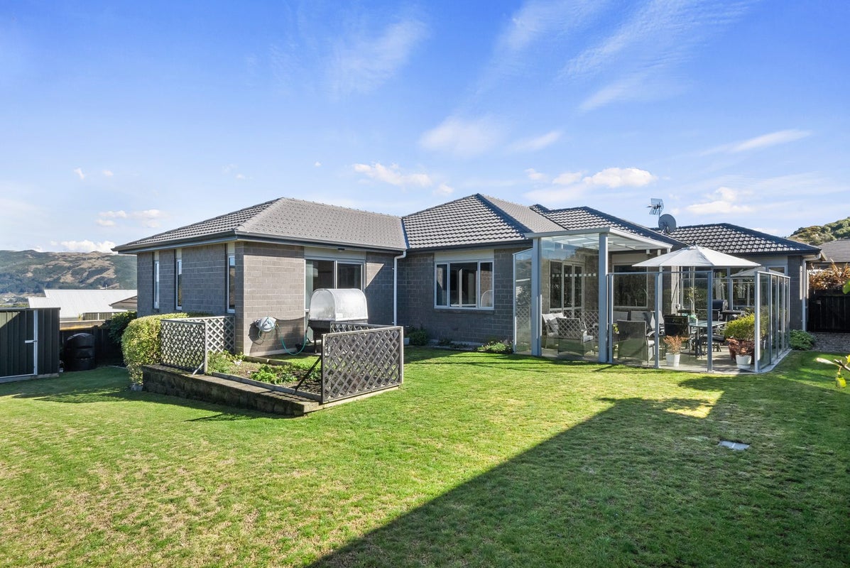 11 Paparoa Crescent, Aotea, Porirua - Carousel 2