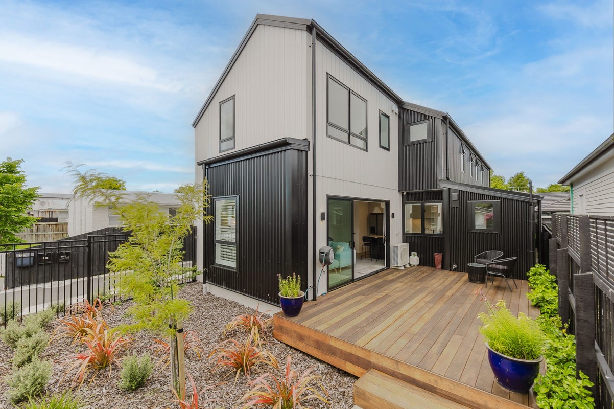 1/211 Springfield Road, St Albans, Christchurch - Carousel 1