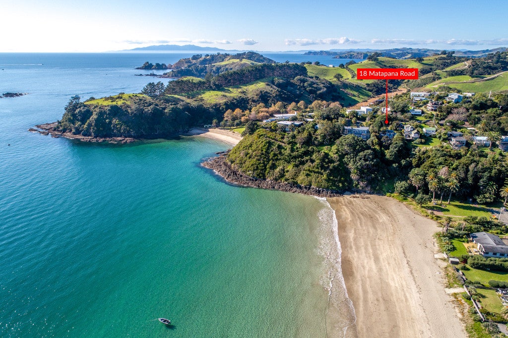 18 Matapana Road, Palm Beach, Waiheke Island - Carousel 2