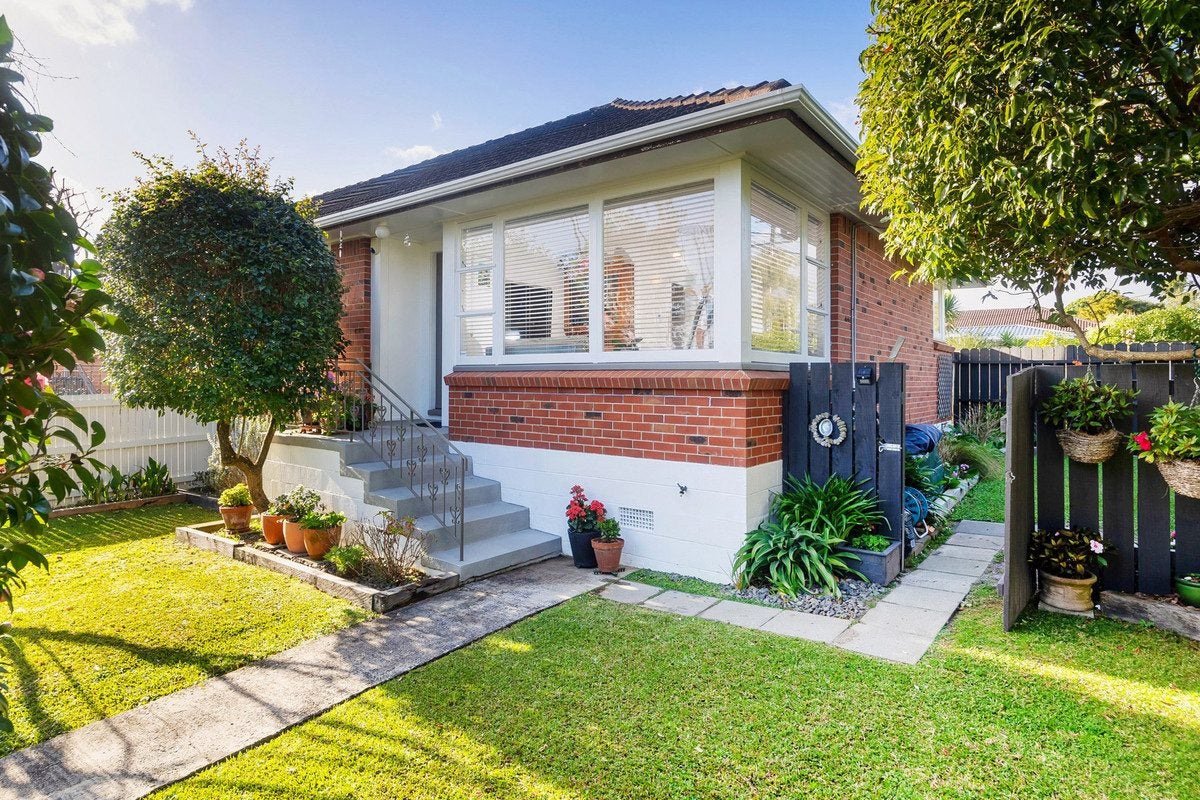 31 Fir Street, Waterview, Auckland - Carousel 1