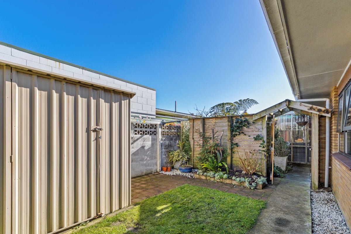 8B Holsworthy Road, Lower Vogeltown, New Plymouth - Carousel 8