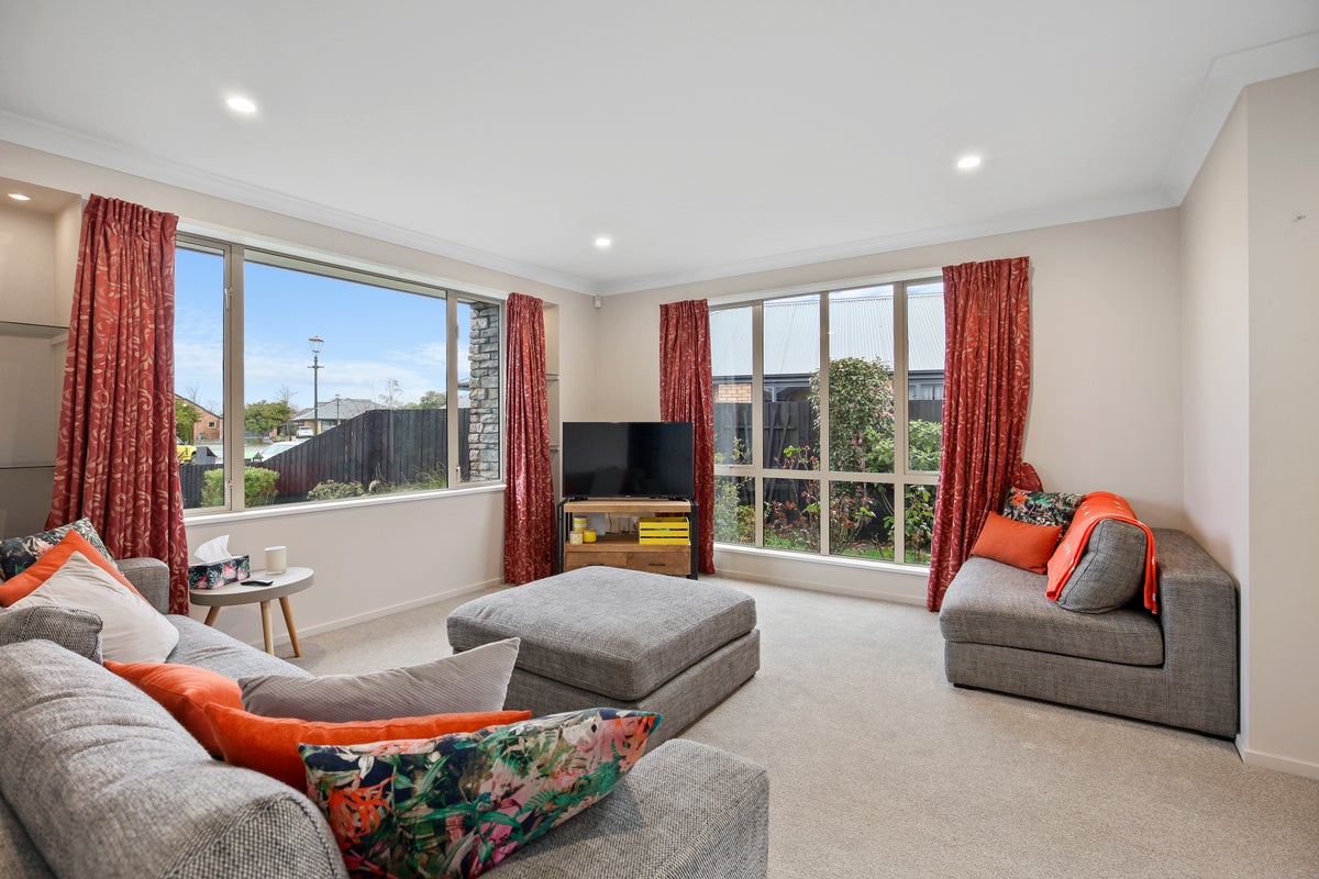 8 Falconridge Place, Shirley, Christchurch - Carousel 2