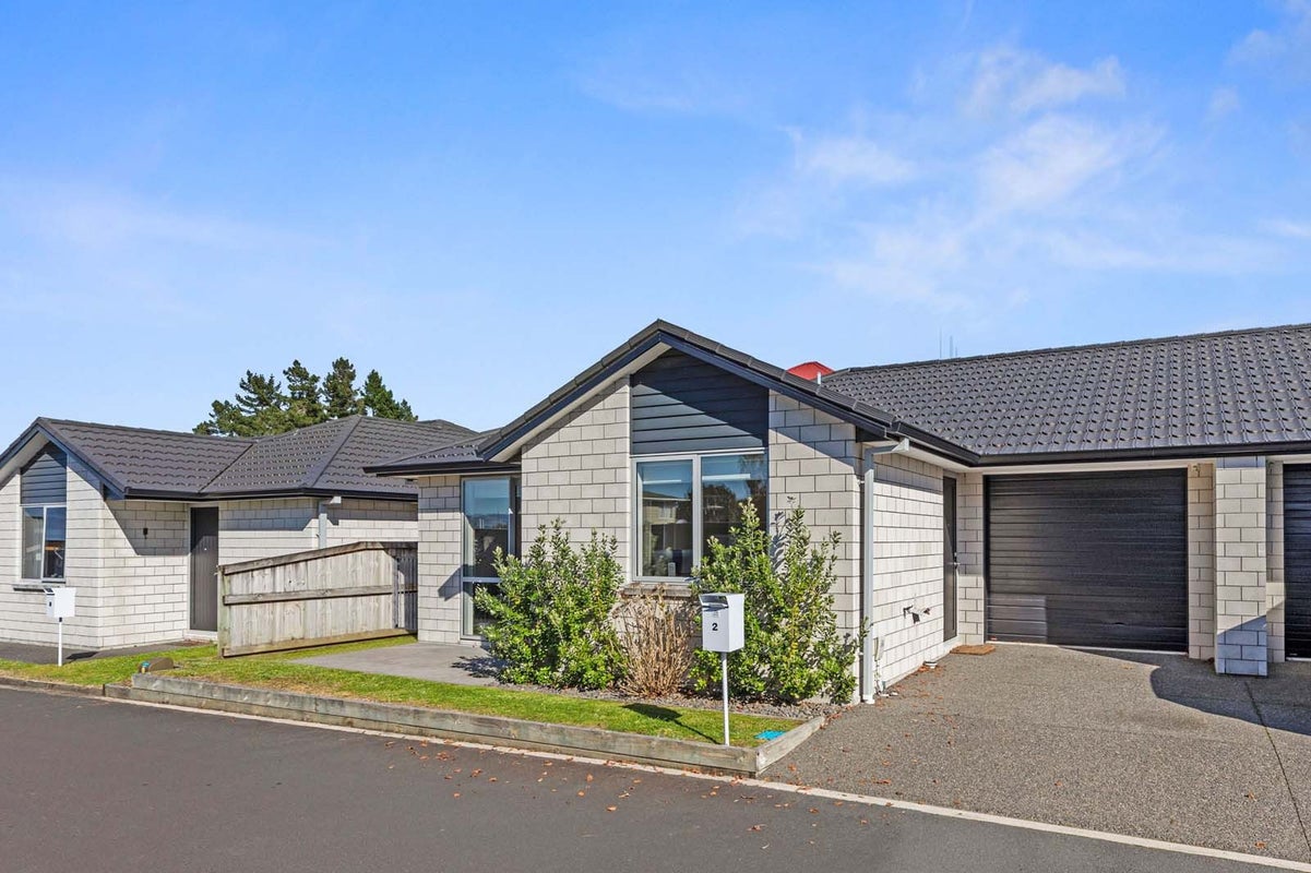 2/162 Waihi Road, Judea, Tauranga - Carousel 1