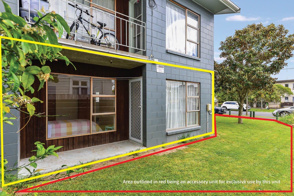 1/14 Coates Street, Hamilton East, Hamilton - Carousel 2