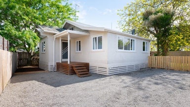 53A Paul Crescent, Fairfield, Hamilton - Carousel 1