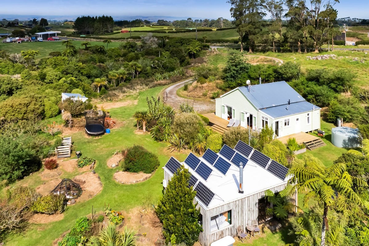 602 Pembroke Road West, Pembroke, Stratford - Carousel 1