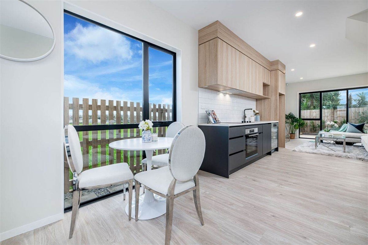 6/644 Te Atatu Road, Te Atatu Peninsula, Auckland - Carousel 1