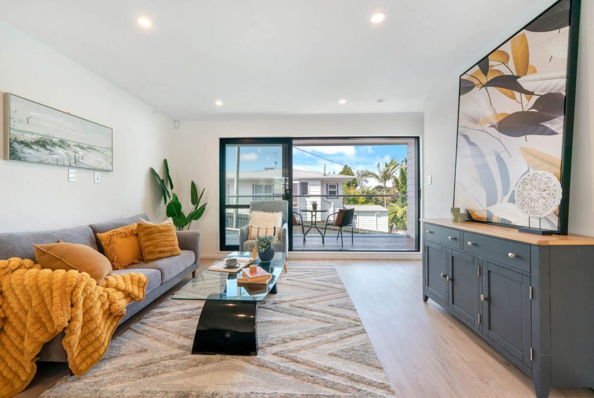 6/18 Sylvan Crescent, Te Atatu South, Auckland - Carousel 2