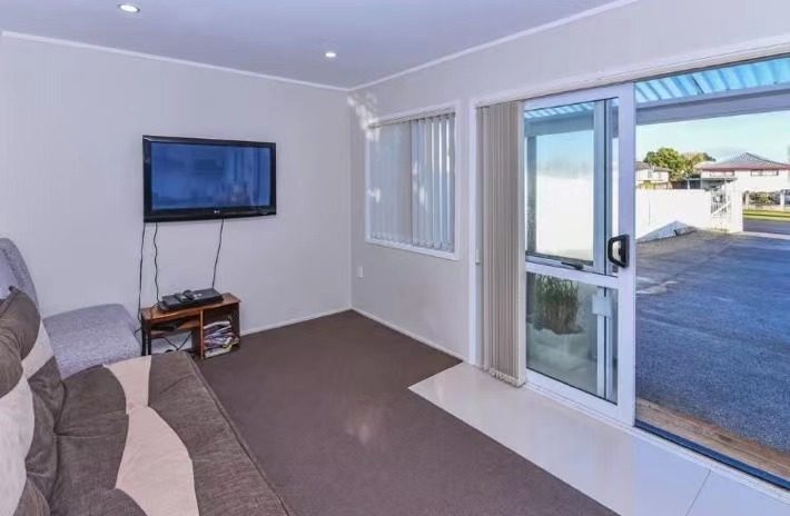 27 Penion Drive, Flat Bush, Auckland - Carousel 2