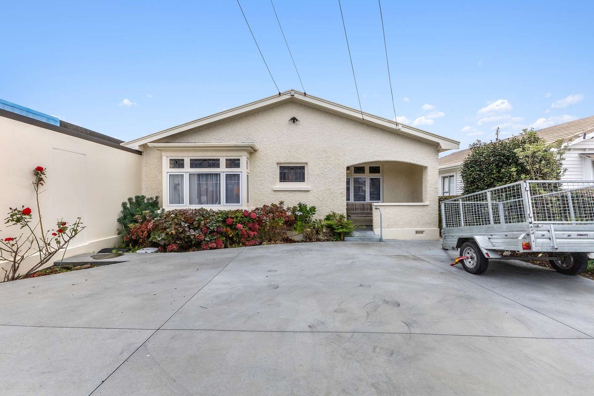 466 Saint Aubyn Street, Moturoa, New Plymouth - Carousel 1