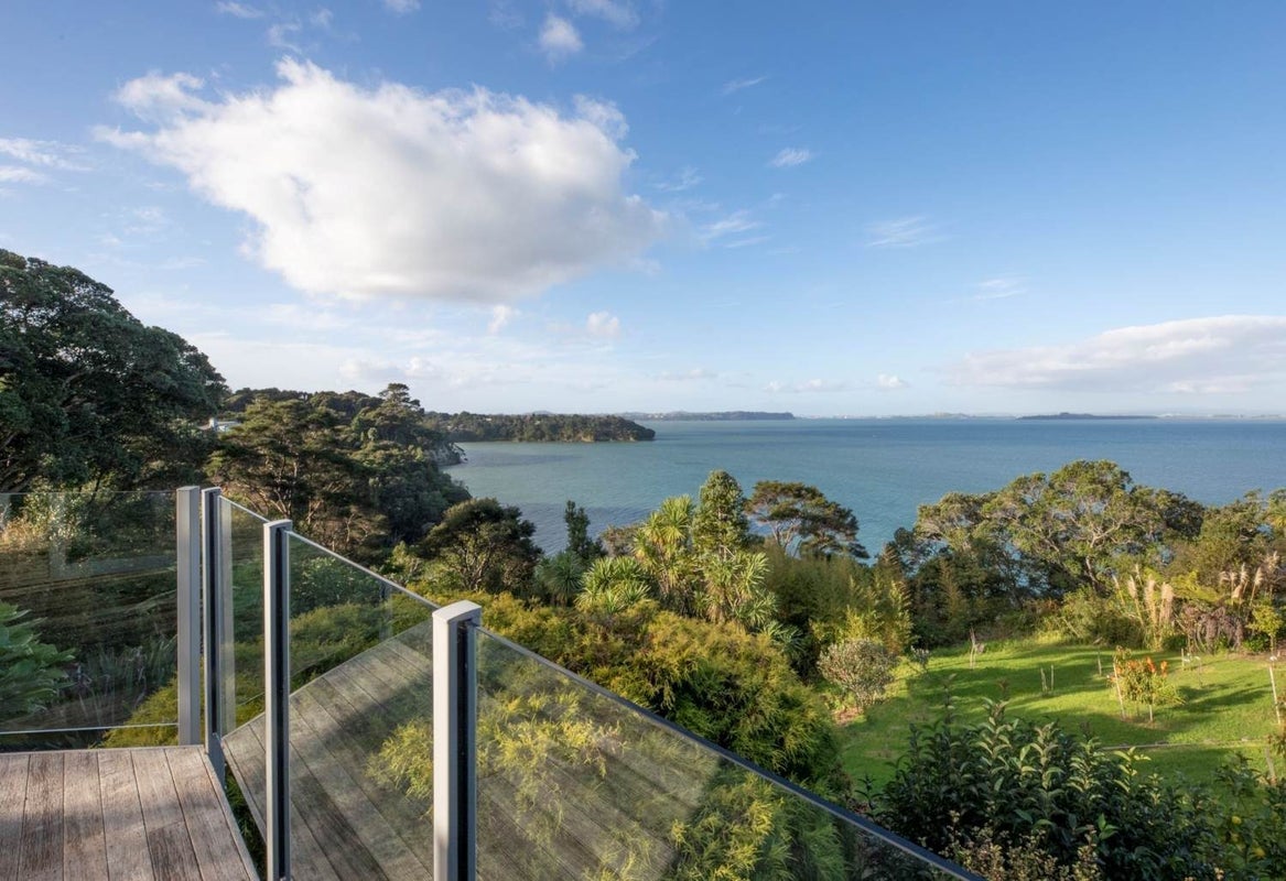 30 Arama Avenue, Titirangi, Auckland - Carousel 1