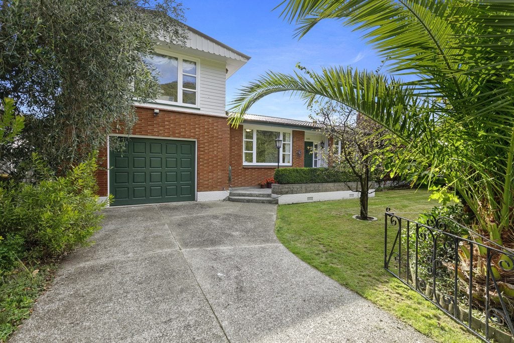 343 Riverside Drive, Fairfield, Lower Hutt - Carousel 1