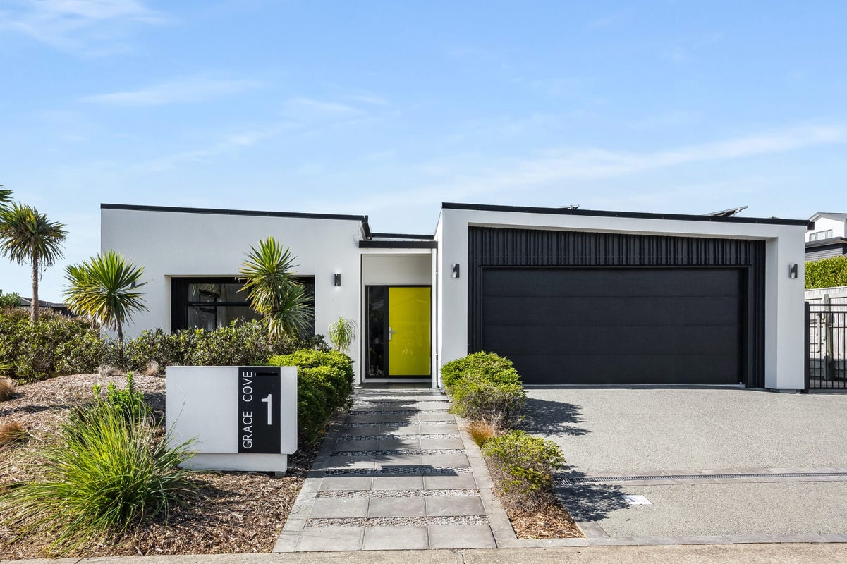1 Grace Cove, Aotea, PORIRUA - Carousel 1
