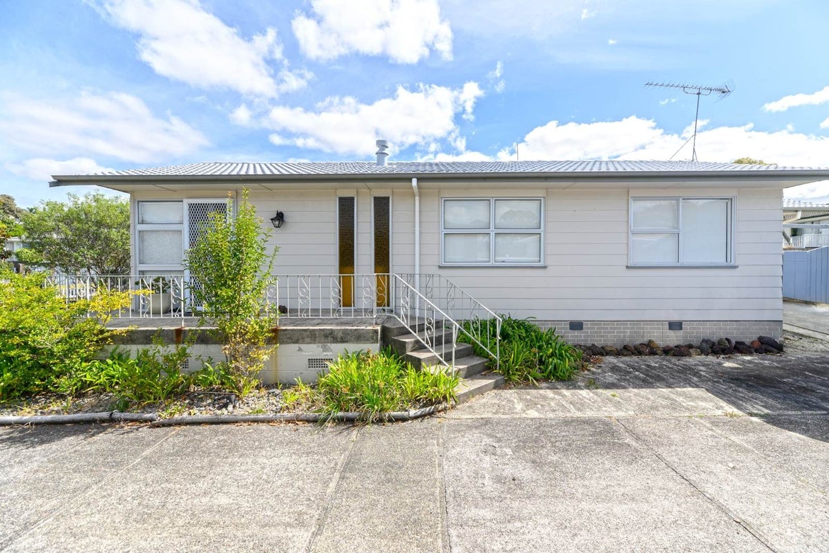 9 Salamanca Road, Sunnynook, Auckland - Carousel 2
