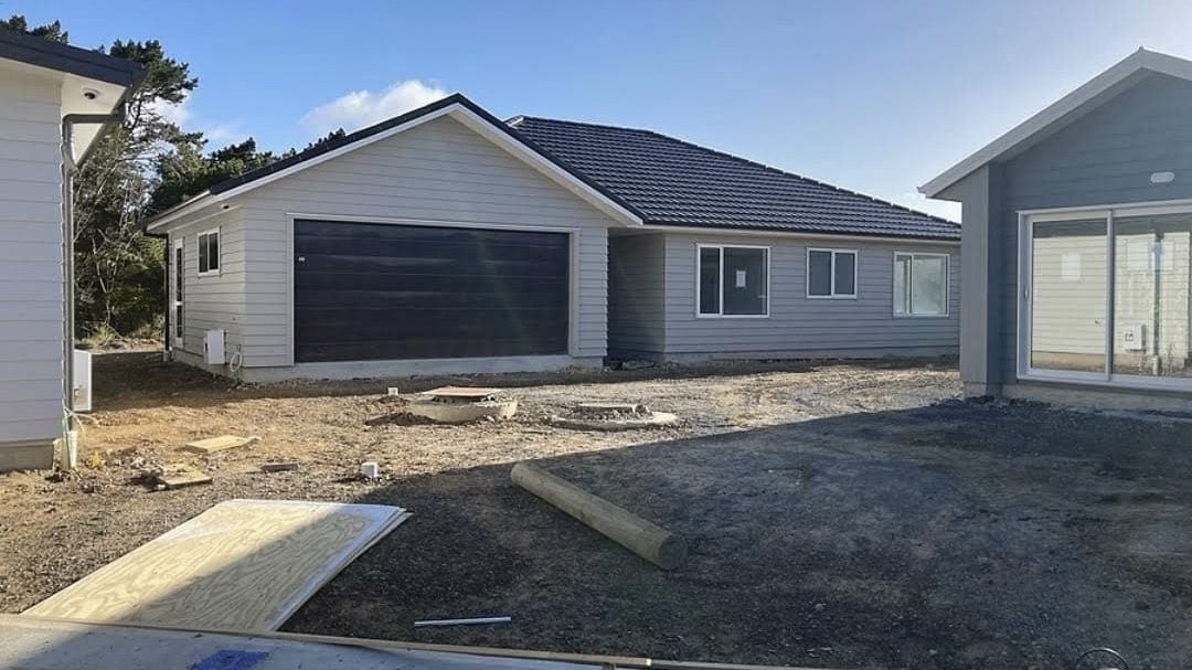 14 Te Awa Rere Grove, Stokes Valley, Lower Hutt - Carousel 1
