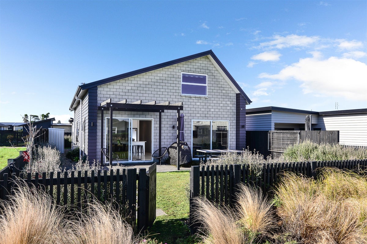 7 Lavinias Way, Chartwell, Hamilton - Carousel 2